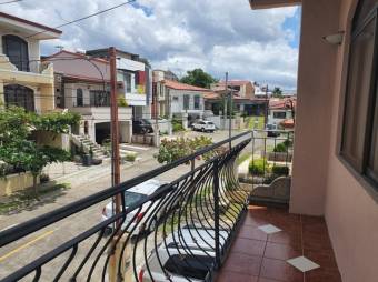 Se vende espaciosa casa con patio y terraza en condominio de Alajuela Centro 23-1320