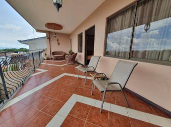 Se vende espaciosa casa con patio y terraza en condominio de Alajuela Centro 23-1320