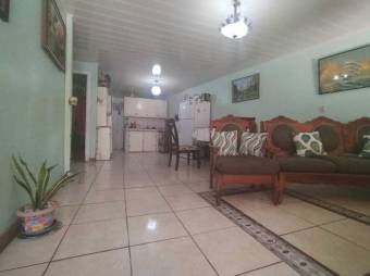 Se vende amplia propiedad con 2 casas en Roble de Alajuela 24-1331 