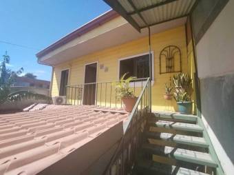 Se vende amplia propiedad con 2 casas en Roble de Alajuela 24-1331 