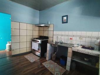 Se vende amplia propiedad con 2 casas en Roble de Alajuela 24-1331 