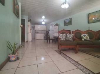 Se vende amplia propiedad con 2 casas en Roble de Alajuela 24-1331 