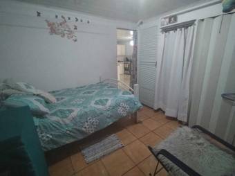 Se vende amplia propiedad con 2 casas en Roble de Alajuela 24-1331 