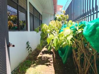 Se vende espaciosa casa de 2 plantas con patio en Merced de San José 24-1678 