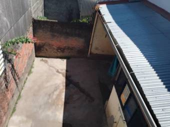 Se vende espaciosa casa de 2 plantas con patio en Merced de San José 24-1678 