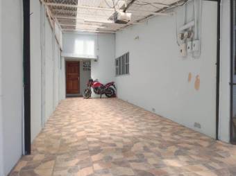 Se vende espaciosa casa de 2 plantas con patio en Merced de San José 24-1678 