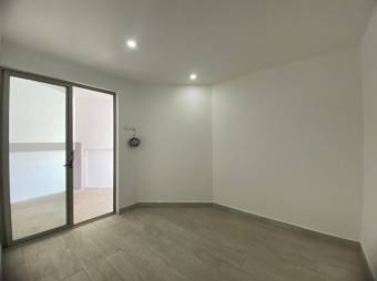 Se vende moderna y espaciosa casa con patio en San Rafael de Escazú 24-1538 