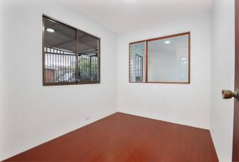 VENTA DE CASA ESQUINERA EN LLORENTE DE TIBAS, SAN JOSE