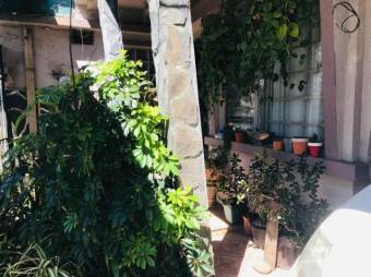 Se vende casa de 2 plantas en Heredia centro 24-1827