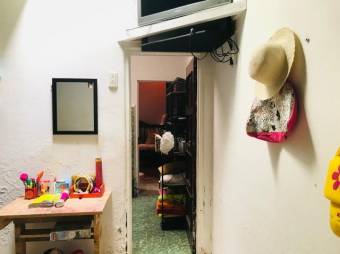 Se vende casa de 2 plantas en Heredia centro 24-1827