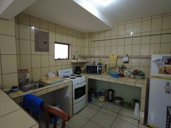 Se vende propiedad con casa y 2 apartamentos en Santo Domingo de Heredia 23-2209