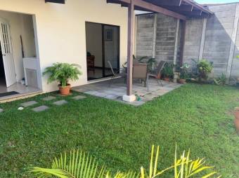 Se vende moderna casa con patio en condominio de Santo Domingo en Heredia 23-1189