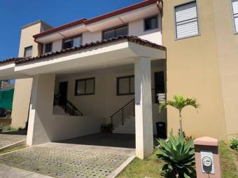 Se vende moderna casa con patio en condominio de Santo Domingo en Heredia 23-1189