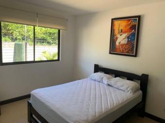 Se vende moderna casa con patio en condominio de Santo Domingo en Heredia 23-1189