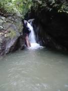 Cuenta con  nacientes de agua,le rodea el río barrigónes, cuenta con una gran área de montaña .