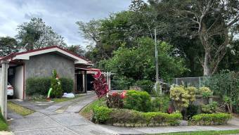 Se vende propiedad con 2 casas en condominio de Garita en Alajuela 24-954