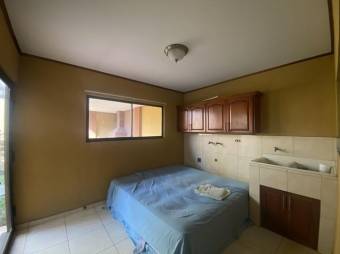 Se vende espaciosa casa con patio y terraza en residencial de Desamparados en Alajuela 23-3063