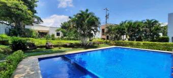 Se vende espaciosa casa en condominio de Turrúcares en Alajuela 23-2711