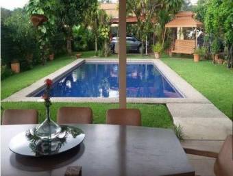 Se vende moderna casa con terraza y piscina en La Garita de Alajuela 23-2682