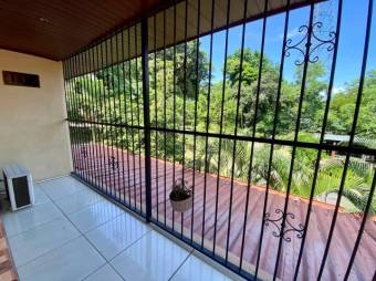 Se vende casa con mas de 800m2 de lote en La Garita de Alajuela 24-1808