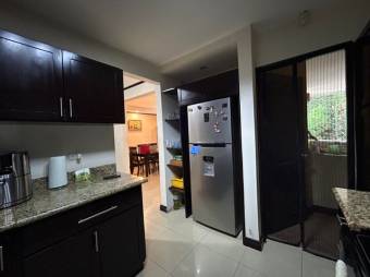 Se vende espaciosa casa con patio y terraza en Residencial de Desamparados en Alajuela 24-1662