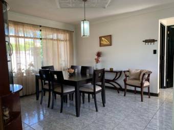 Se vende espaciosa casa con patio y terraza en Alajuela Centro 23-658