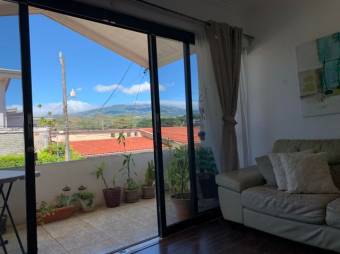 Se vende espaciosa casa con patio y terraza en Alajuela Centro 23-658