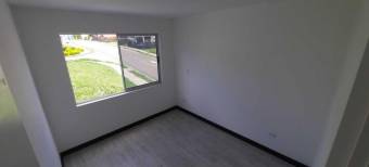 Se vende casa de 2 plantas con patio en Turrúcares de Alajuela 24-232