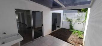 Se vende casa de 2 plantas con patio en Turrúcaresd e 