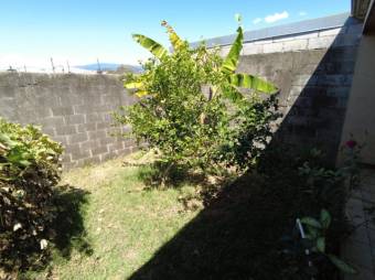 Se vende espaciosa casa con patio y terraza en San José de Alajuela 24-1144