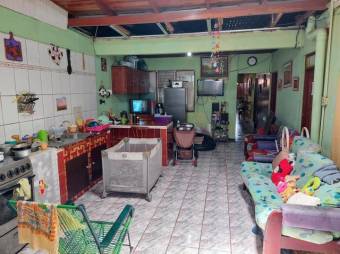 Se vende casa junto con un apartamento en Alajuela Centro 23-427