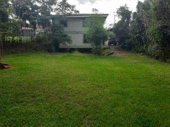 Se vende casa de 2 plantas con amplio lote de 930m2 en Desamparados de Alajuela 23-3550