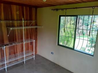 Se vende casa de 2 plantas con amplio lote de 930m2 en Desamparados de Alajuela 23-3550