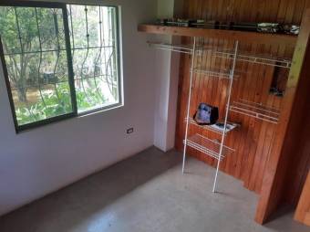 Se vende casa de 2 plantas con amplio lote de 930m2 en Desamparados de Alajuela 23-3550