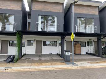 Se vende moderna y espaciosa casa en condominio de San Rafael en Alajuela 24-92