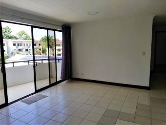 Se alquila espacioso apartamento en condominio de Santa Ana Centro 24-1856