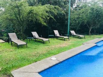 Se vende moderna casa con terraza en condominio de Guácima en Alajuela 24-1543