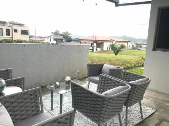 Se vende moderna casa con terraza en condominio de Guácima en Alajuela 24-1543