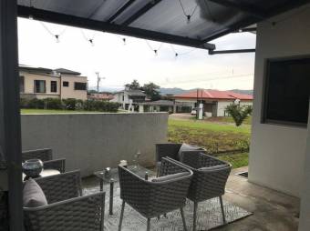 Se vende moderna casa con terraza en condominio de Guácima en Alajuela 24-1543