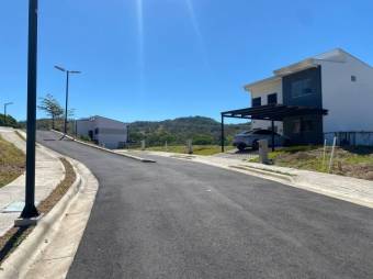 Se vende moderna casa de 2 plantas en condominio de Turrúcares en Alajuela  24-1400