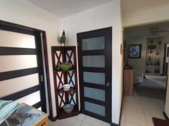 Se vende espaciosa casa con patio en condominio de Guácima en Alajuela 23-1591