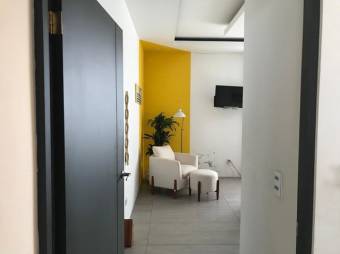 Se vende moderna casa de 2 plantas con patio en condominio de Rio Segundo en Alajuela 24-948