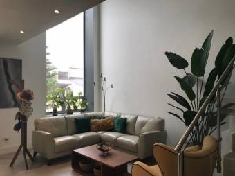 Se vende moderna casa de 2 plantas con patio en condominio de Rio Segundo en Alajuela 24-948