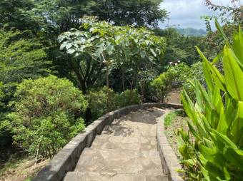 Se vende amplia y lujosa casa con mas de 10,000m2 en Guácima de Alajuela 23-904