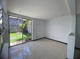 Se vende moderna casa con patio y terraza en condominio de San José en Alajuela 24-1715