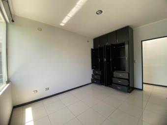 Se vende moderna casa con patio y terraza en condominio de San José en Alajuela 24-1715