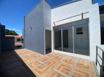 Se vende moderna casa con patio y terraza en condominio de San José en Alajuela 24-1715