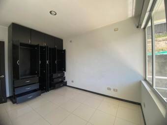 Se vende moderna casa con patio y terraza en condominio de San José en Alajuela 24-1715