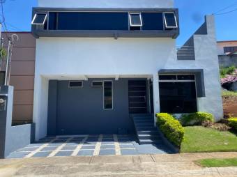 Se vende moderna casa con patio y terraza en condominio de San José en Alajuela 24-1715