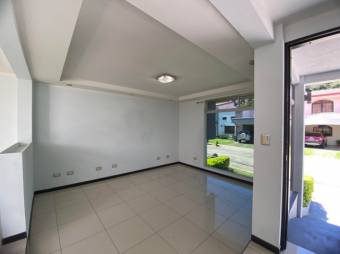 Se vende moderna casa con patio y terraza en condominio de San José en Alajuela 24-1715